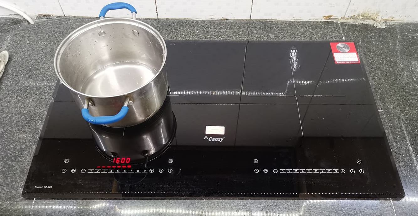 Bep-tu-nhap-khau-canzy-cz-228-gia-re-chat-luong-tot-ban-chay-nhat