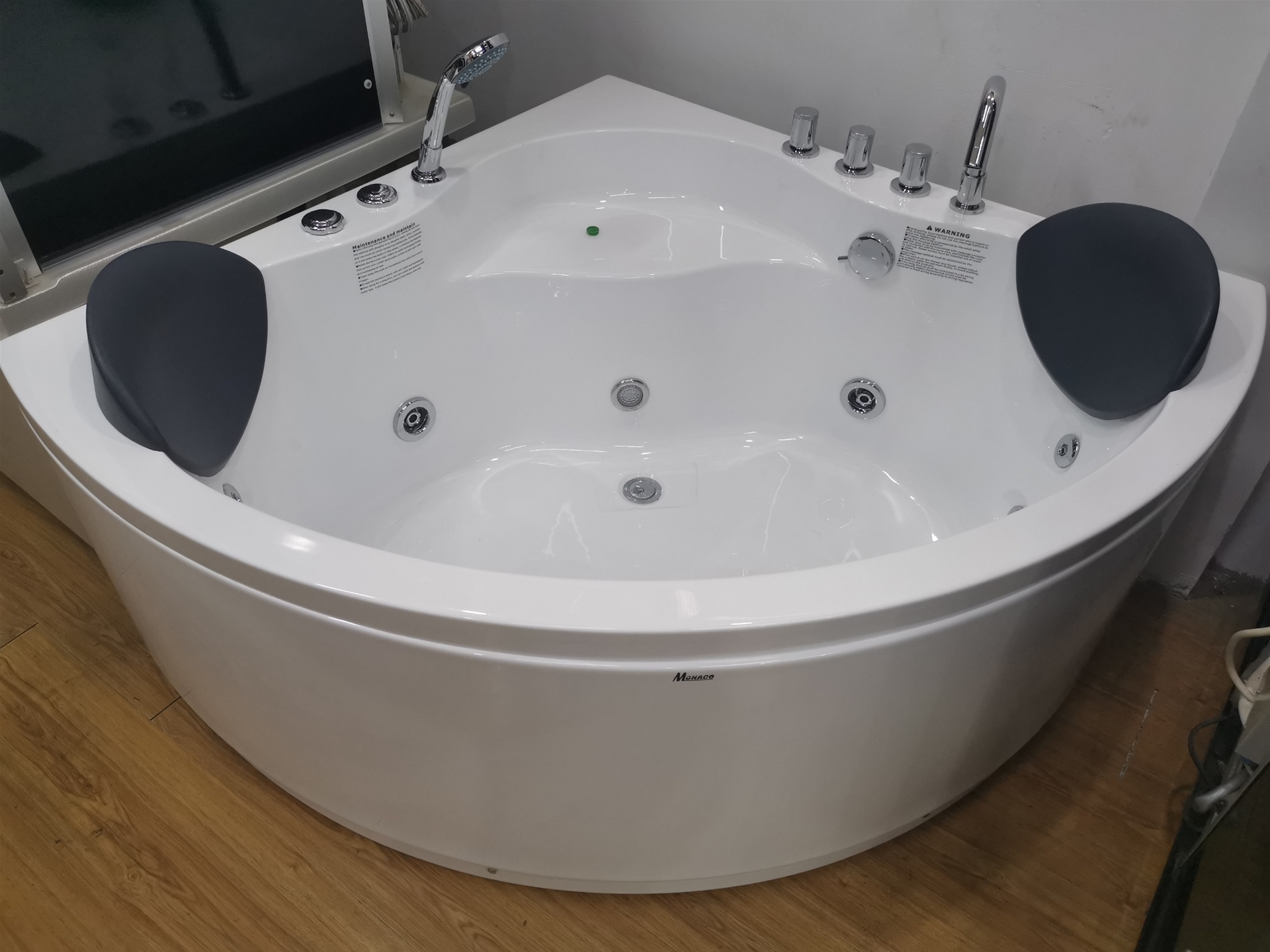 bon-tam-monaco-chat-luong-co-tot-khong