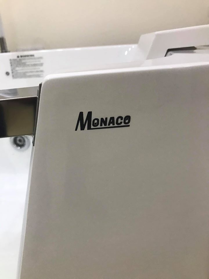 chat-lieu-nhua-acrylic-bon-tam-monaco