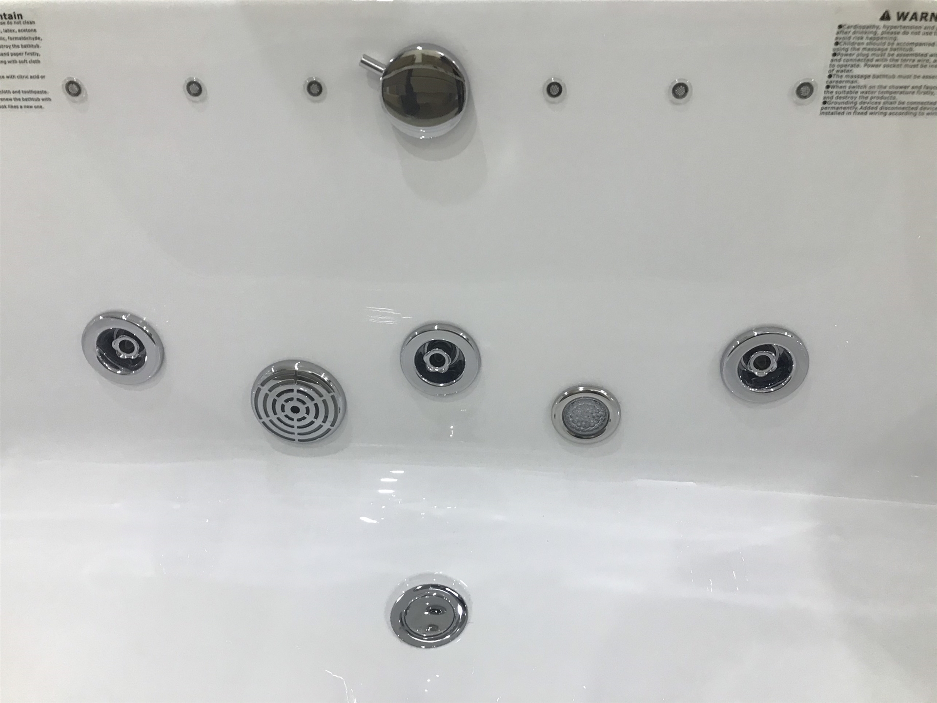 he-thong-den-doi-mau-mat-massage-bon-tam-monaco