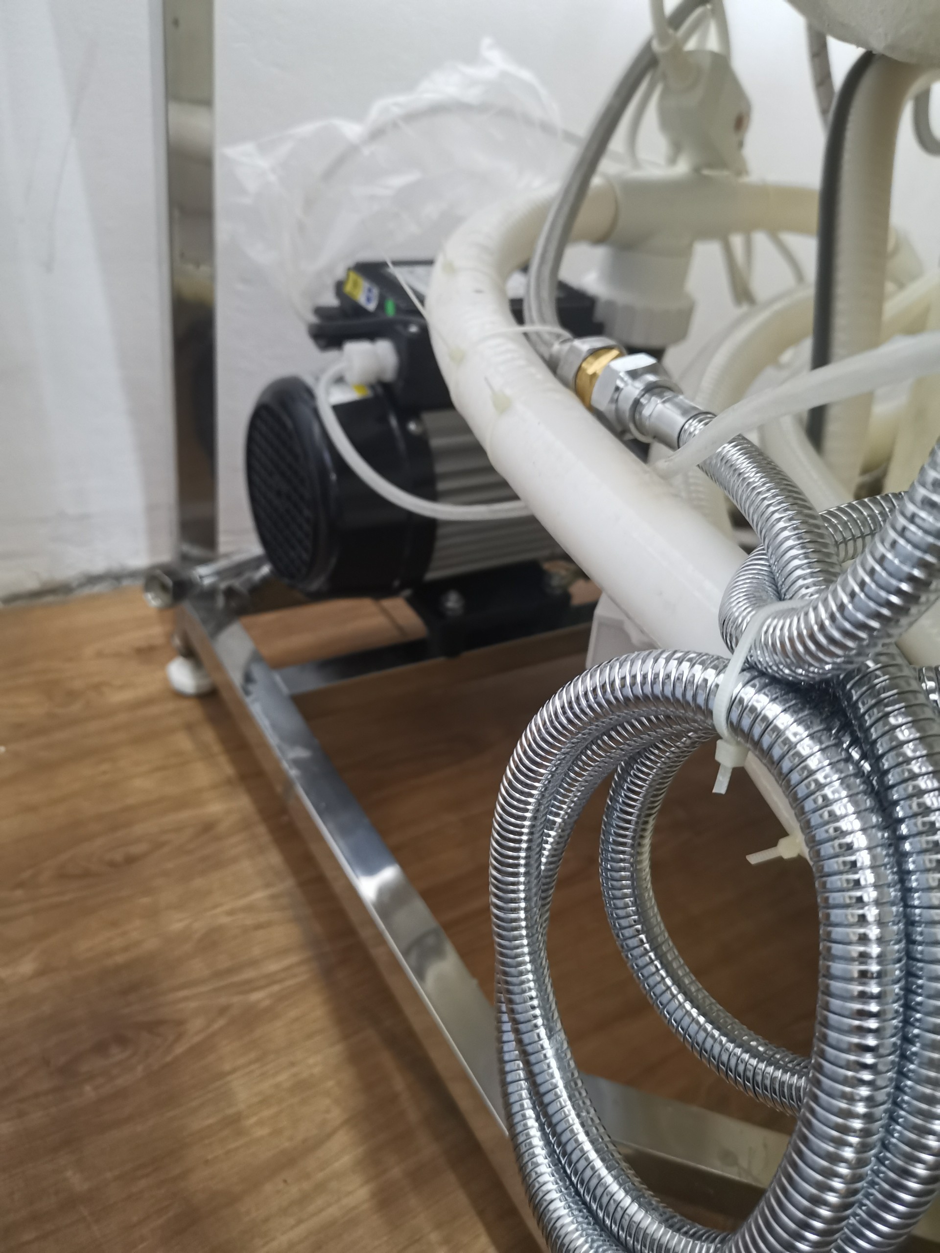 he-thong-khung-chan-bon-tam-monaco