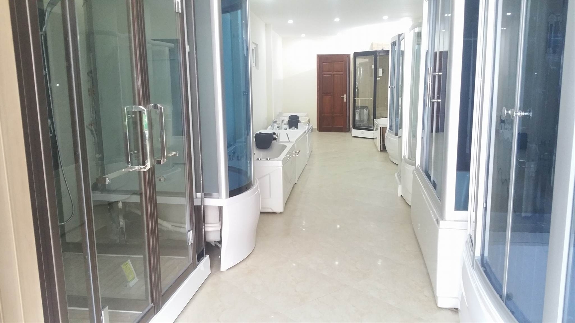 khong-gian-trung-bay-phong-xong-hoi-nhap-khau-chinh-hang-tai-bep-phuong-dong